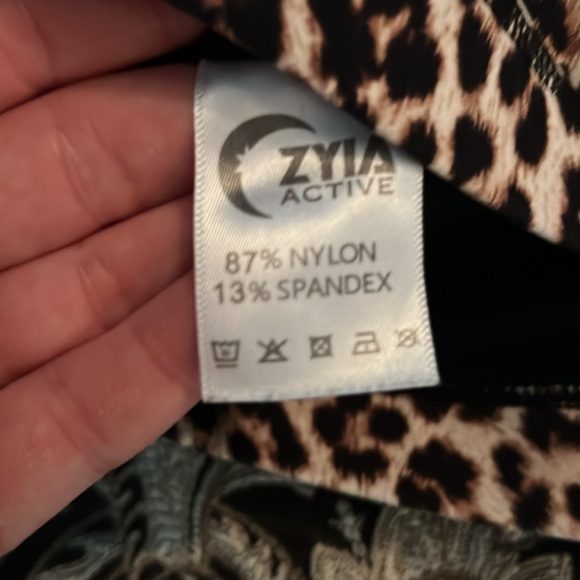 Zyia Leopard Set - Picture 4 of 10